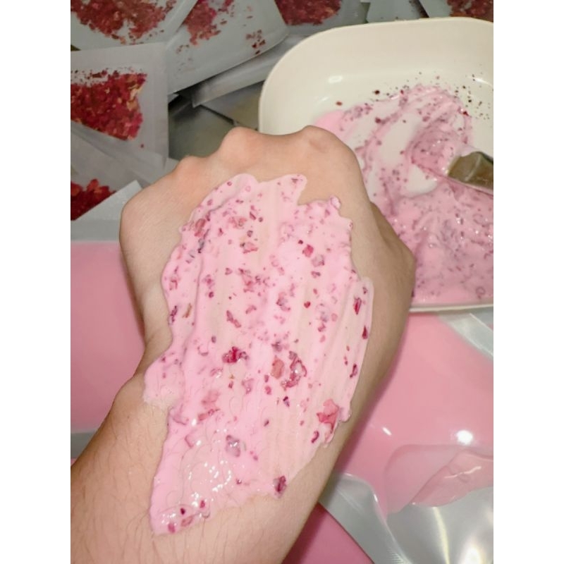 Tắm trắng tinh chất hoa hồng khô giúp da bật tone sau khi tắm