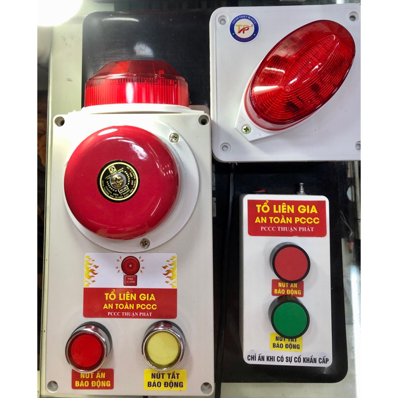 Hộp chuông báo cháy tổ liên gia có đèn sáng địa chỉ và 1 nút nhấn ngoài nhà.