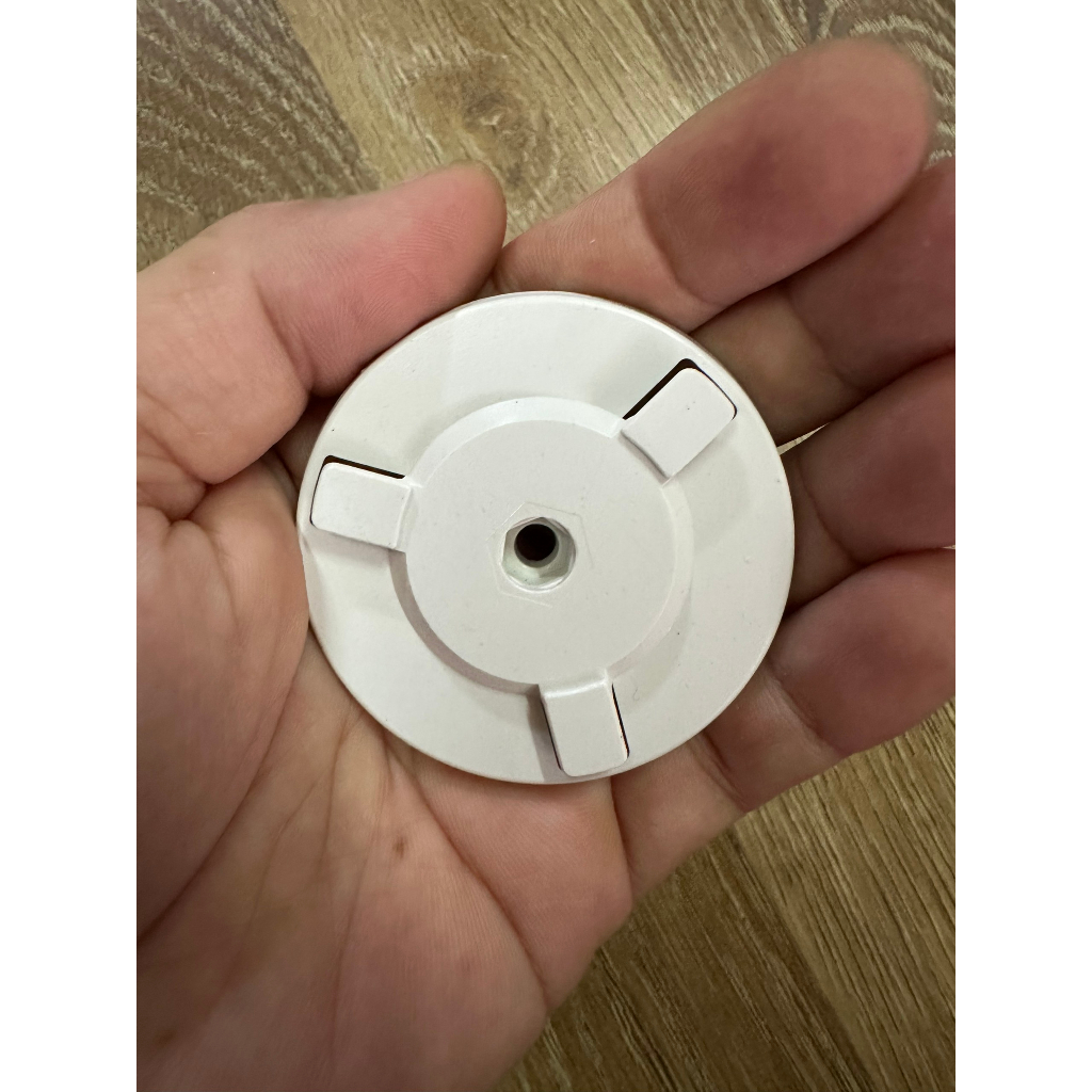 Chân đế chử L Chân đế dome bao gồm Chân đế gắn camera Ezviz C6N và chân đế camera Imou A22