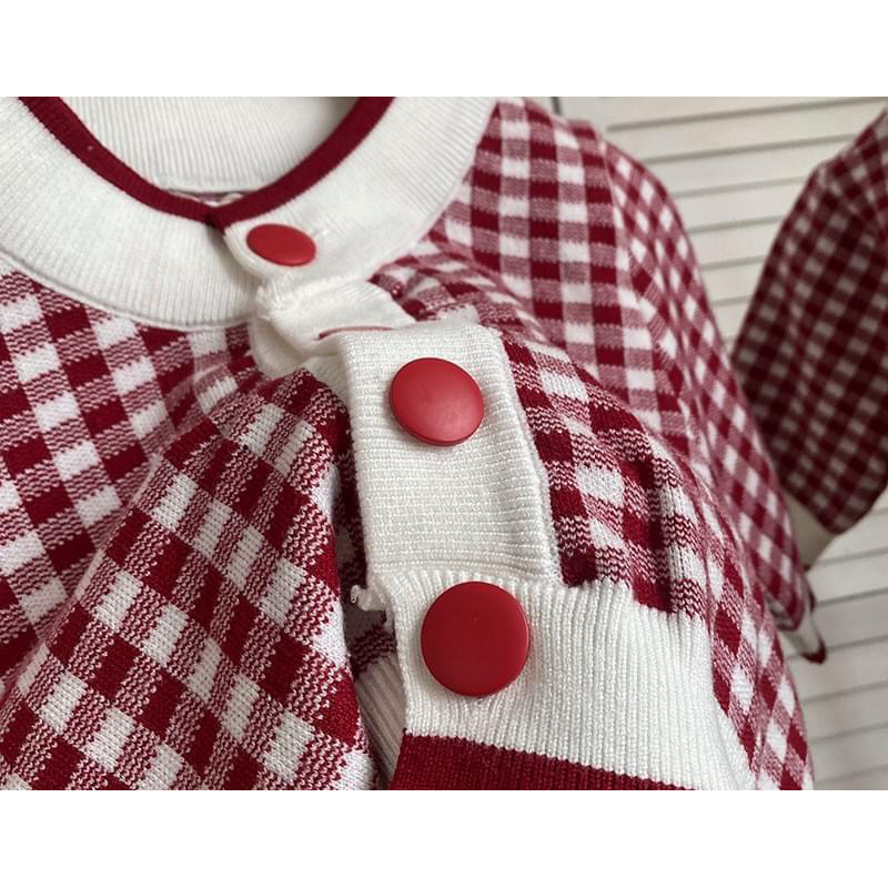 Áo len dệt kim caro đỏ