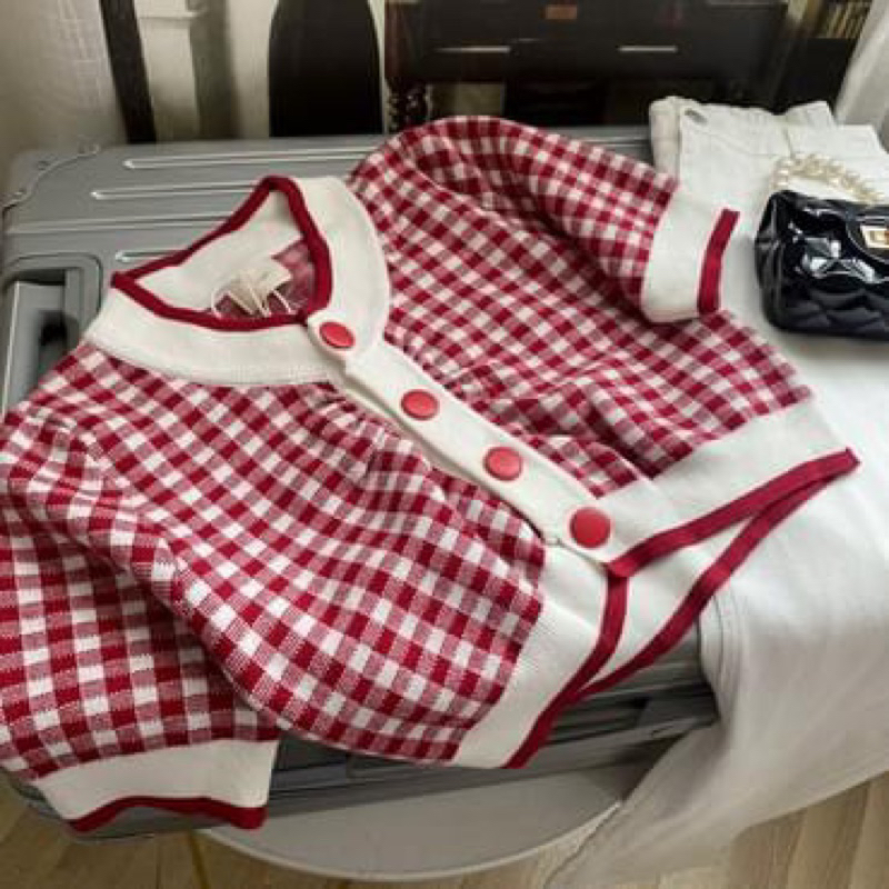 Áo len dệt kim caro đỏ