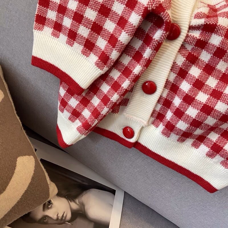 Áo len dệt kim caro đỏ