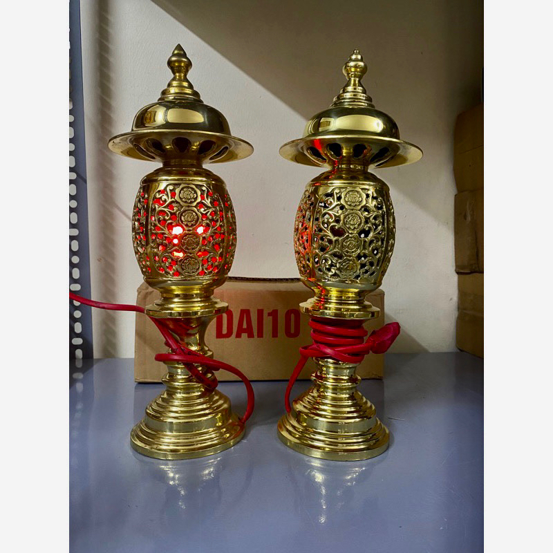 Đôi đèn điện thờ bằng đồng cao 45cm đôi đèn thờ.
