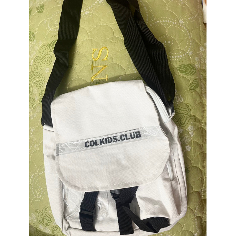 Pass túi đeo chéo colkids.club