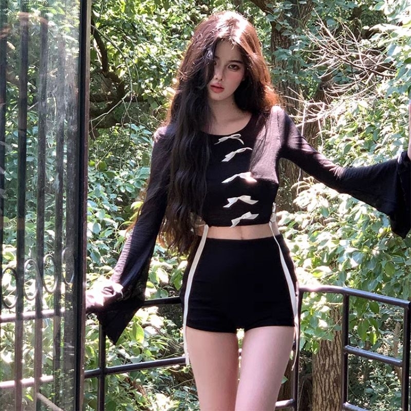 Áo croptop đen mỏng tay loe đan nơ dây ôm body