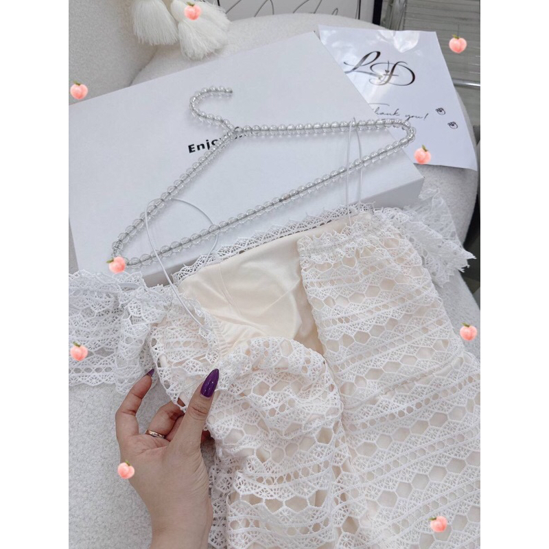 Đầm ren bẹt vai