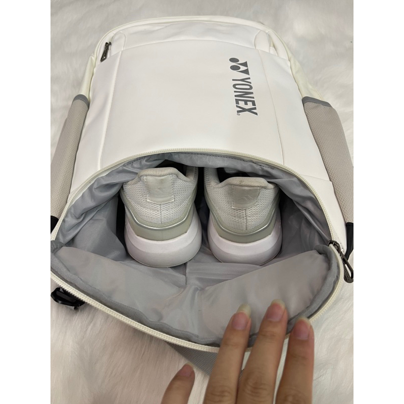 Balo yonex có chụp cán đi kèm