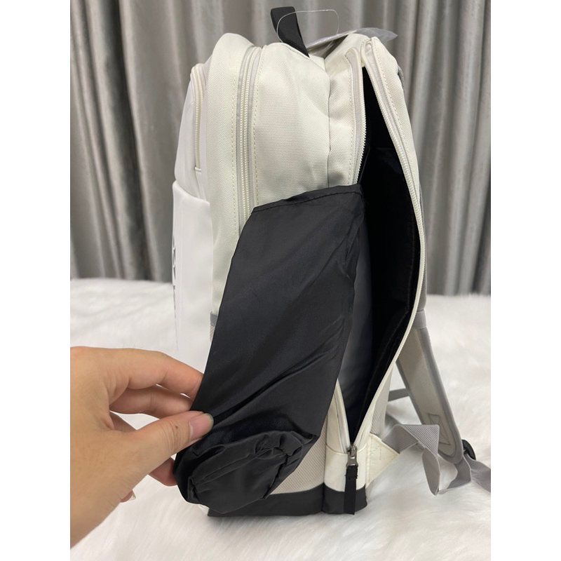 Balo yonex có chụp cán đi kèm