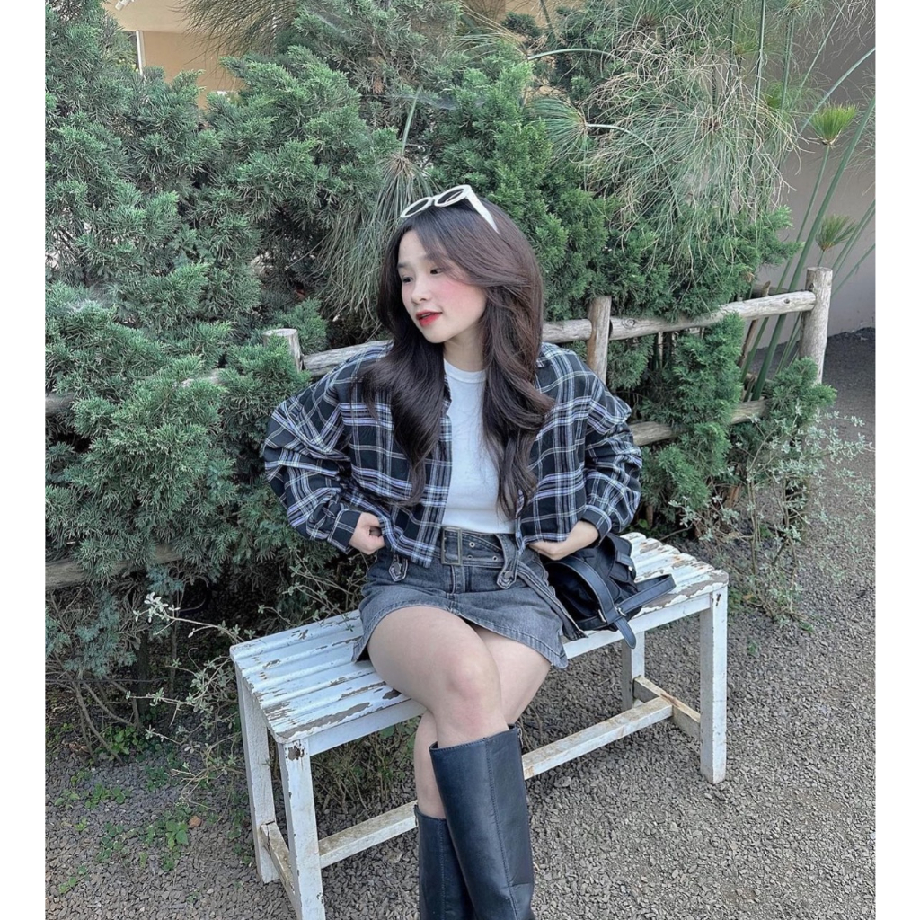 SET 3 MÓN CARO: ÁO SƠ MI TAY PHỒNG FORM LỬNG + ÁO SÁT NÁCH TRẮNG + CHÂN VÁY JEAN BELT NÚT