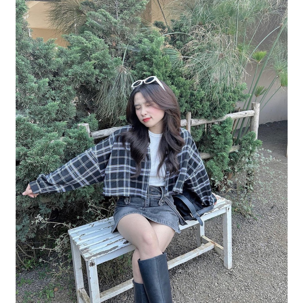 SET 3 MÓN CARO: ÁO SƠ MI TAY PHỒNG FORM LỬNG + ÁO SÁT NÁCH TRẮNG + CHÂN VÁY JEAN BELT NÚT