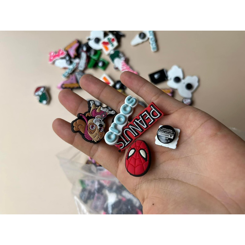 Charm/Jibbiz gắn trên dép Crocs