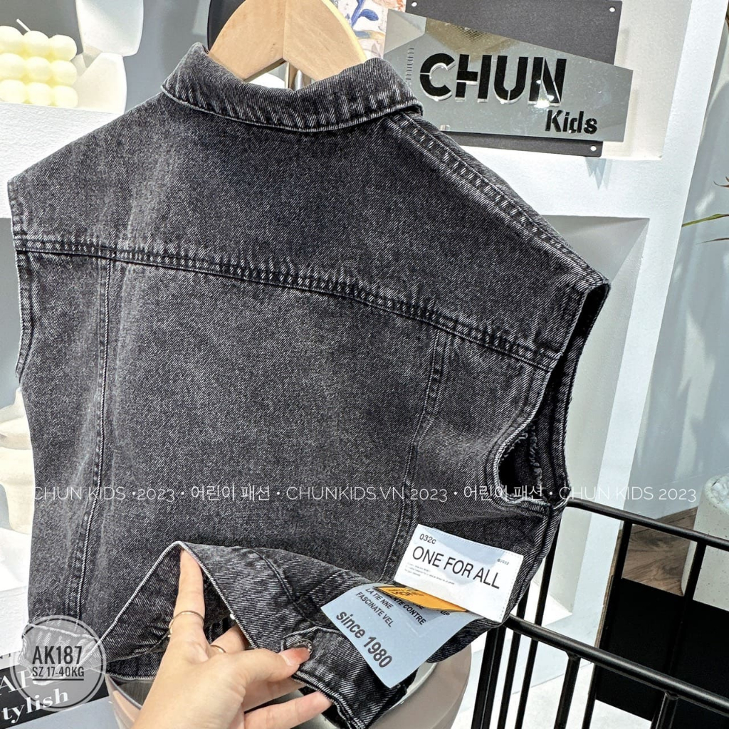 AK187 - ÁO gile Jean mang pet gấu Bear đi khắp thế giới - 6665 cho Bé