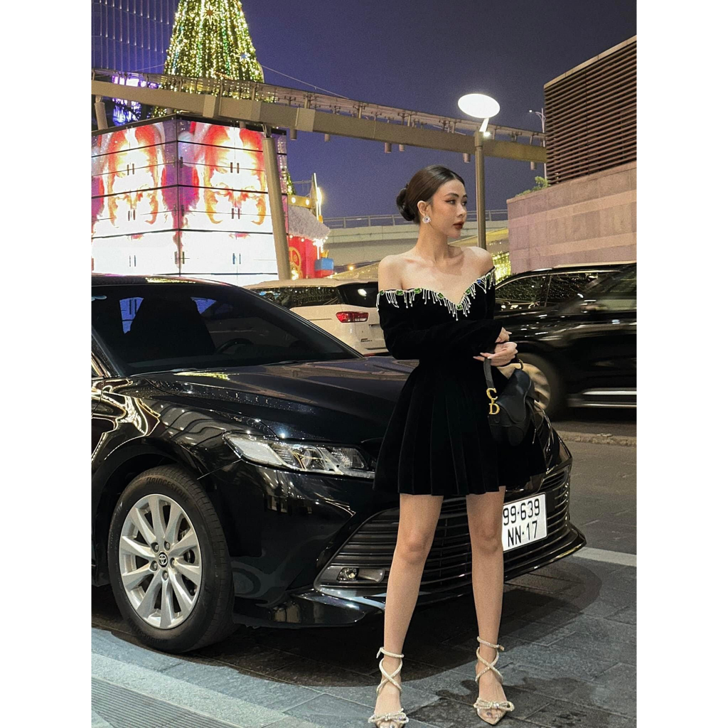 THANH LÝ  - Váy tiệc nhung tay dài đính đá