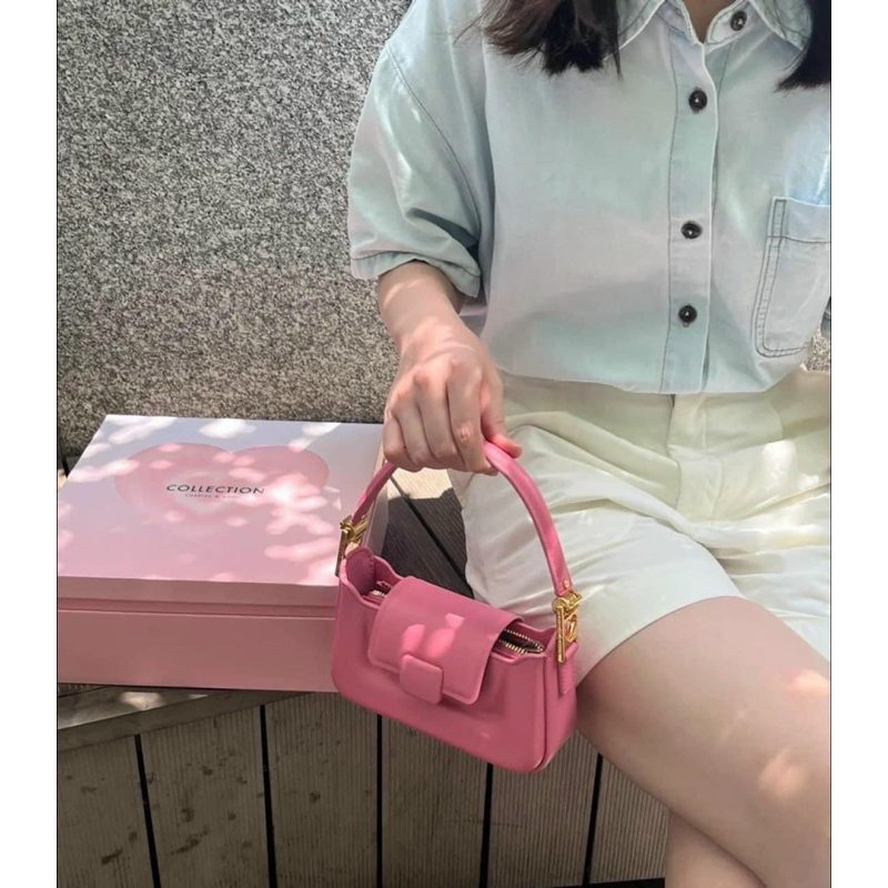 Túi xách khoá gập vuông có 2 dây kèm hộp