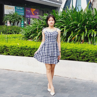 Váy đũi lụa kẻ caro hai dây buộc nơ vai điệu đà