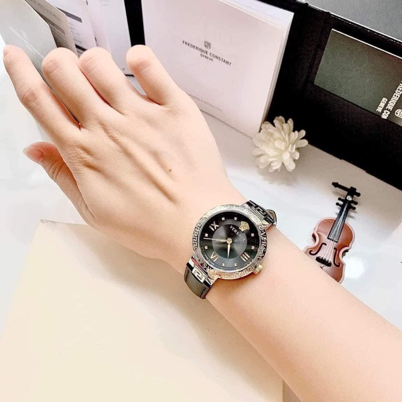 Đồng hồ nữ Versace