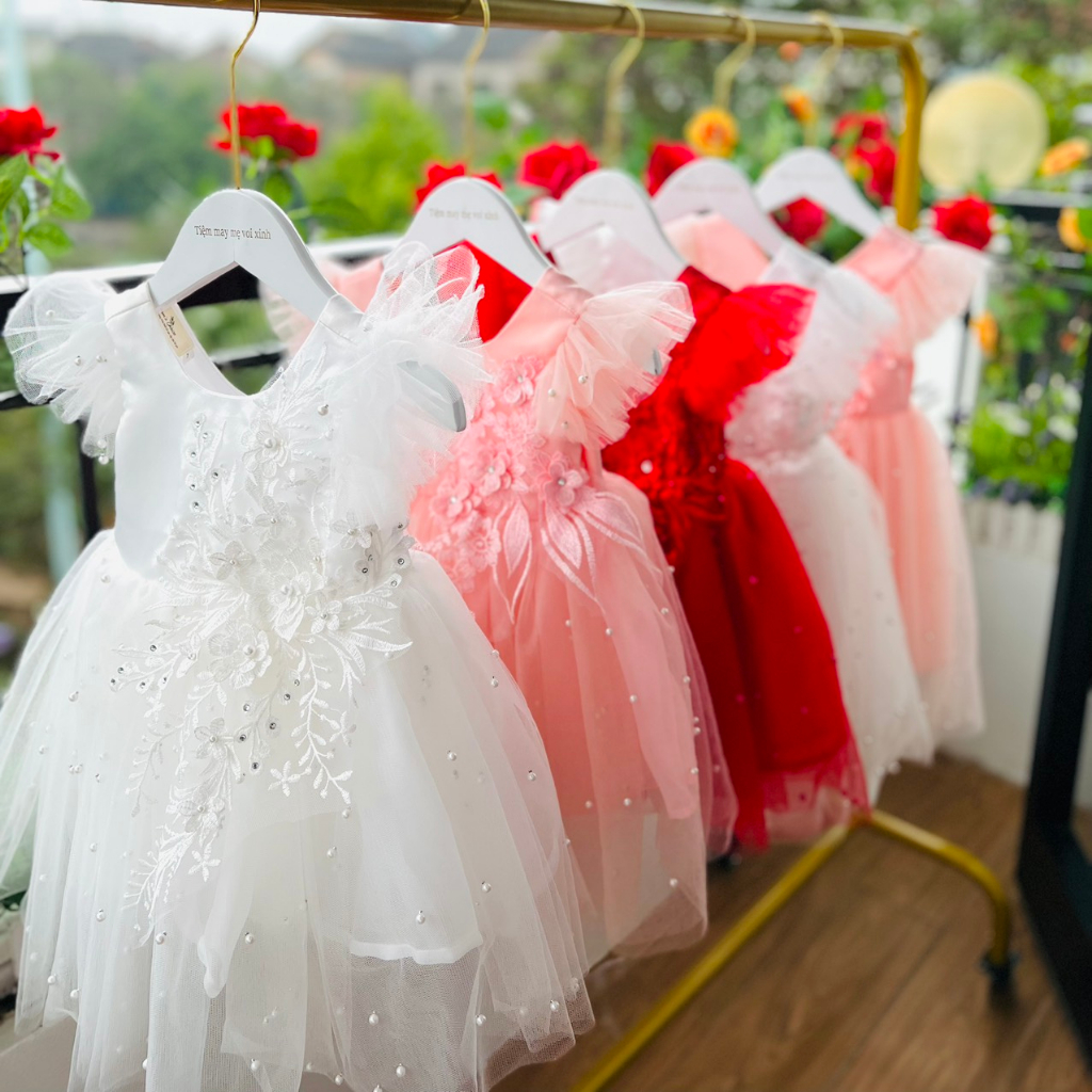Váy công chúa, đầm công chúa thiết kế cao cấp cho bé gái màu trắng tay bồng cho bé từ 1-10 tuổi tại Mom's Choice