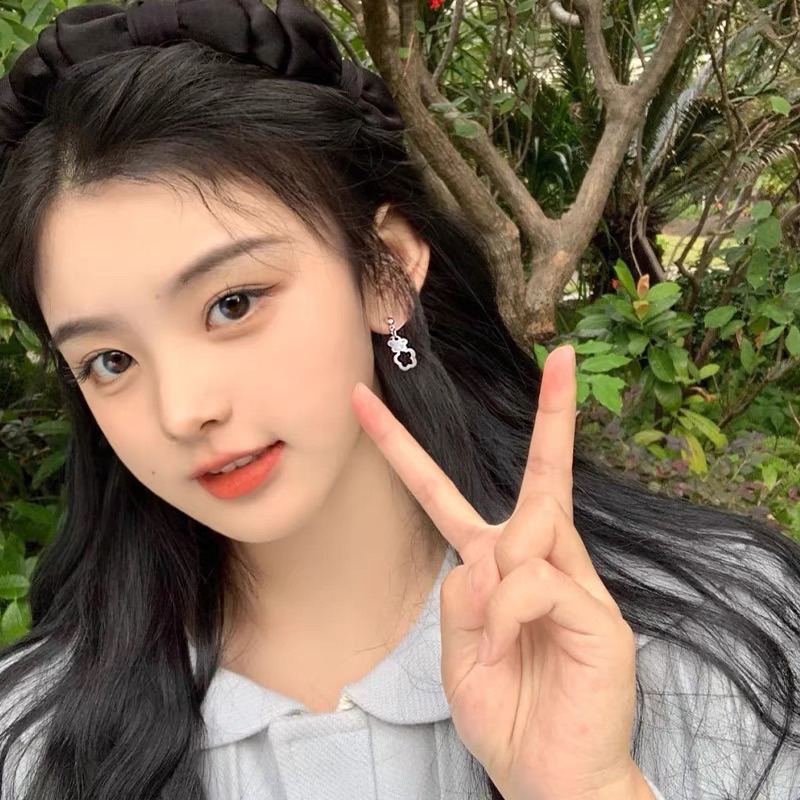 Khuyên tai hoa thép không gỉ