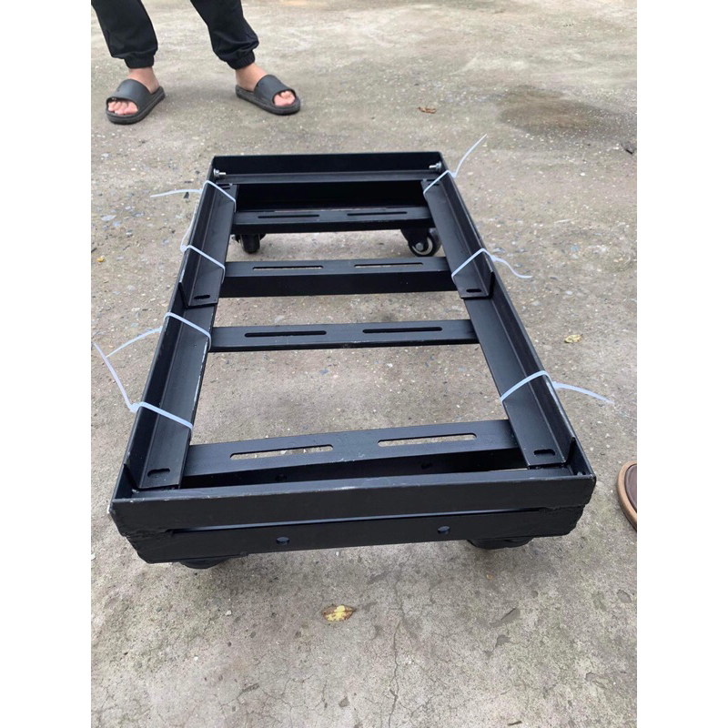Kệ kê máy rửa xe có bánh đẩy,bánh có khoá chốt