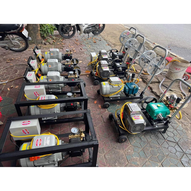 Kệ kê máy rửa xe có bánh đẩy,bánh có khoá chốt