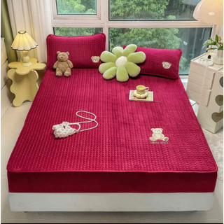 Bộ ga và 2 vỏ gối nỉ nhung tuyết trần bông thêu hình gấu Teddy xinh xắn