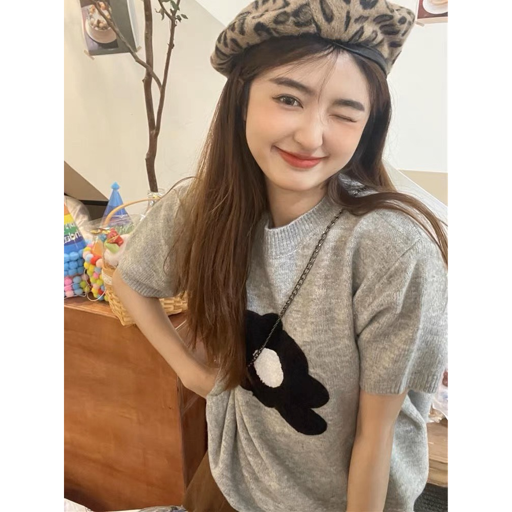 Áo len xám dệt bông hoa