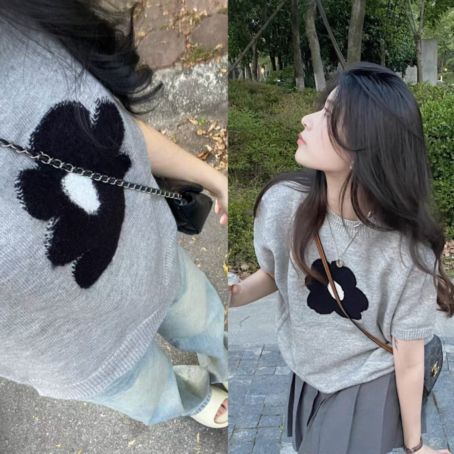 Áo len xám dệt bông hoa