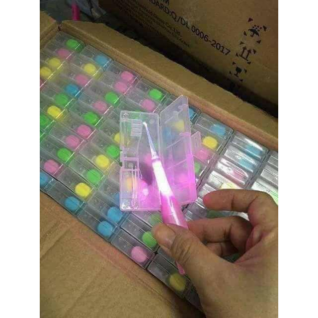 Bộ Lấy Ráy Tai Phát Sáng Có Đèn  + 1 đầu gắp) 19999đ/1 hộp - gd36