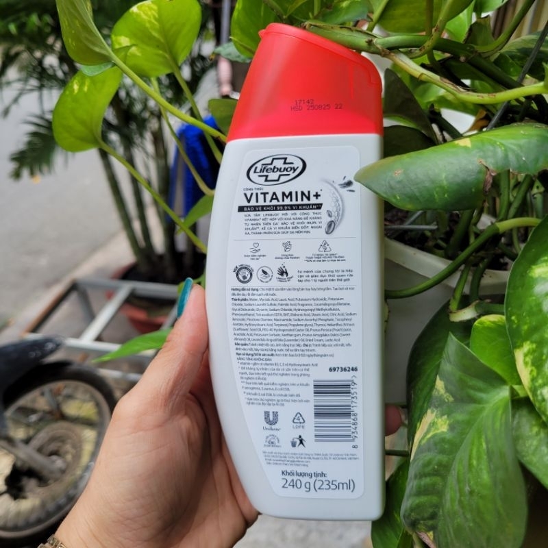 SỮA TẮM LIFEBUOY KHÁNG KHUẨN VITAMIN+