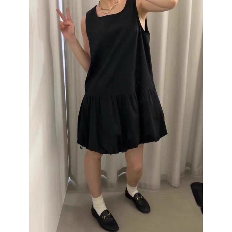 Đầm đen xếp tầng giống Jennie Blackpink