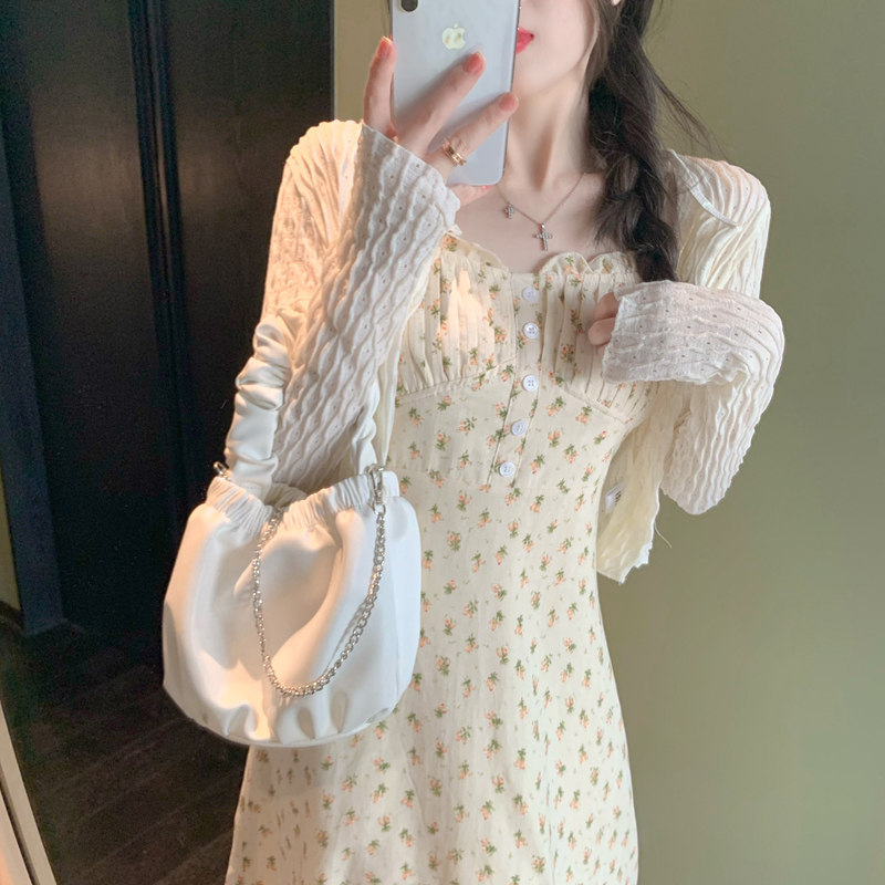 Váy Hai Dây Hoa Nhí Phong Cách Nhẹ Nhàng