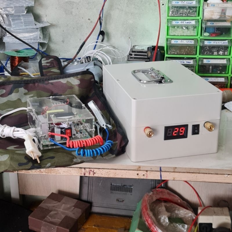 Pin lithium 12V/60Ah Tặng Sạc Và Balo Bảo Hành 1 Năm