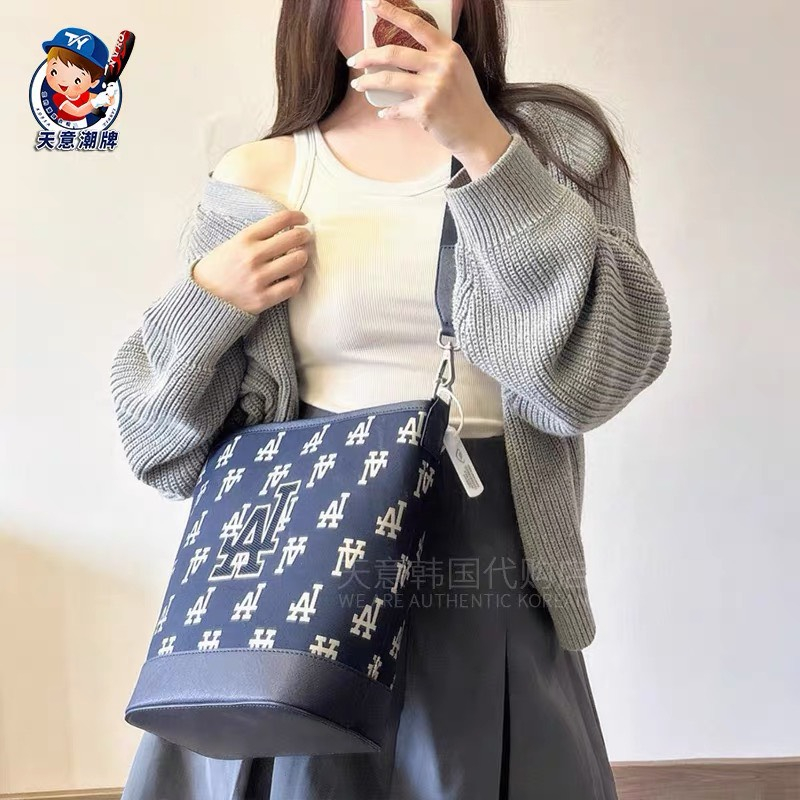 Túi đeo chéo MLB mẫu mới size 23*18*14cm mẫu mới