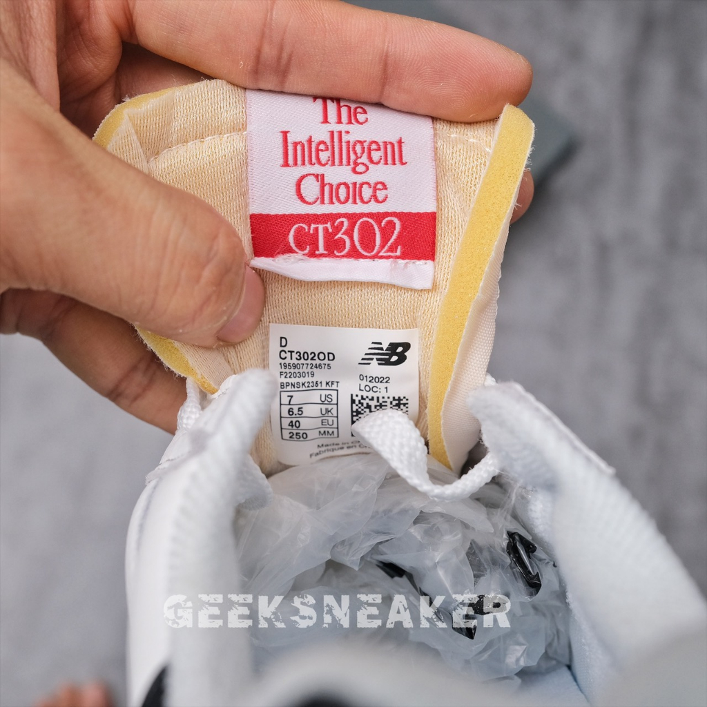 Giày Sneaker cổ thấp New Balance CT302 - NB White Black