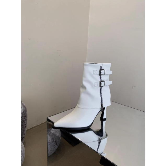 HOT Giày boot ngắn hai lớp cho nữ đính kim loại, giày bốt cá tính cao gót 9 phân thu đông 2023