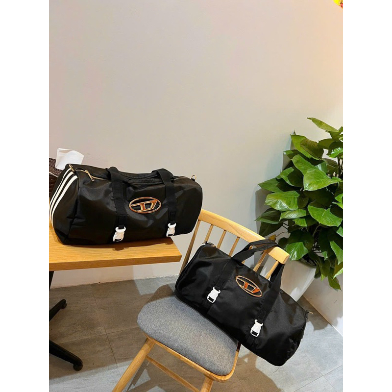 Túi du lịch, túi thể thao nam nữ hoạ tiết 3 sọc có tay cầm làm túi đeo chéo nam nữ , đi chơi đi làm công tác đều được