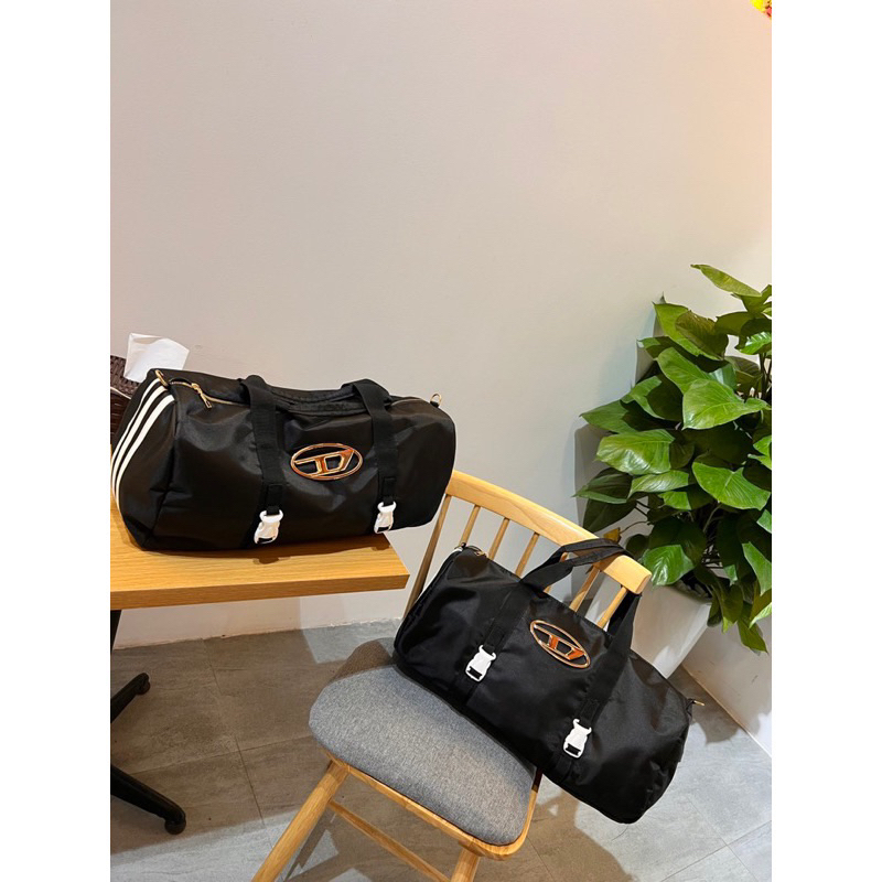 Túi du lịch, túi thể thao nam nữ hoạ tiết 3 sọc có tay cầm làm túi đeo chéo nam nữ , đi chơi đi làm công tác đều được