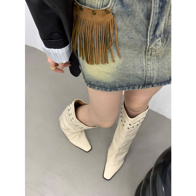 Giày boot nữ gót vuông 7 phân hai lớp đinh tán cá tính cho nữ mùa thu đông 2023