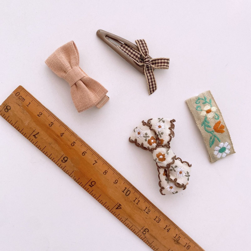 Set kẹp vải nâu vintage cho bé gái