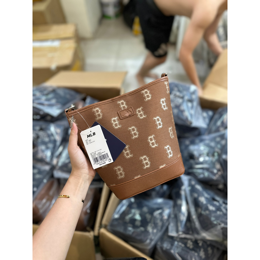 Túi đeo chéo MLB mẫu mới size 23*18*14cm mẫu mới