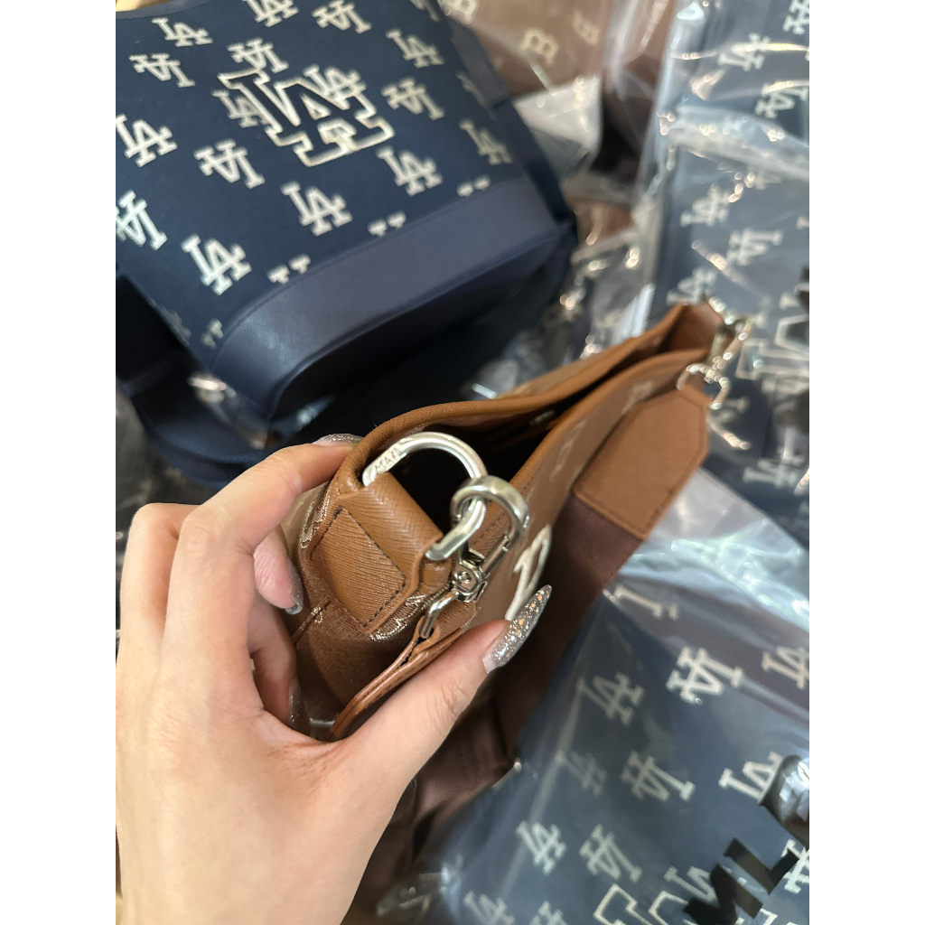 Túi đeo chéo MLB mẫu mới size 23*18*14cm mẫu mới