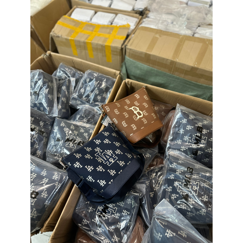 Túi đeo chéo MLB mẫu mới size 23*18*14cm mẫu mới