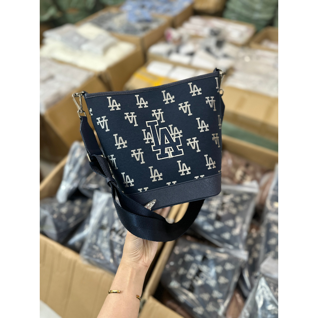 Túi đeo chéo MLB mẫu mới size 23*18*14cm mẫu mới