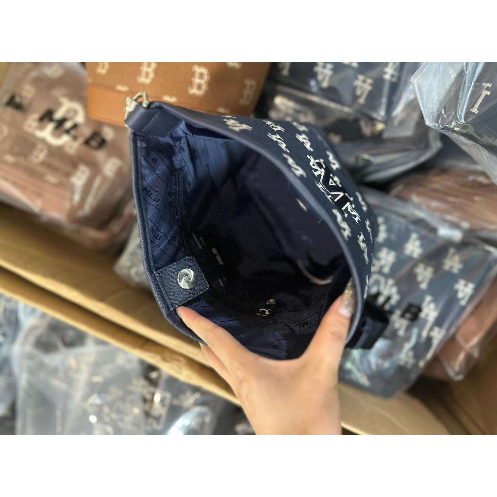 Túi đeo chéo MLB mẫu mới size 23*18*14cm mẫu mới