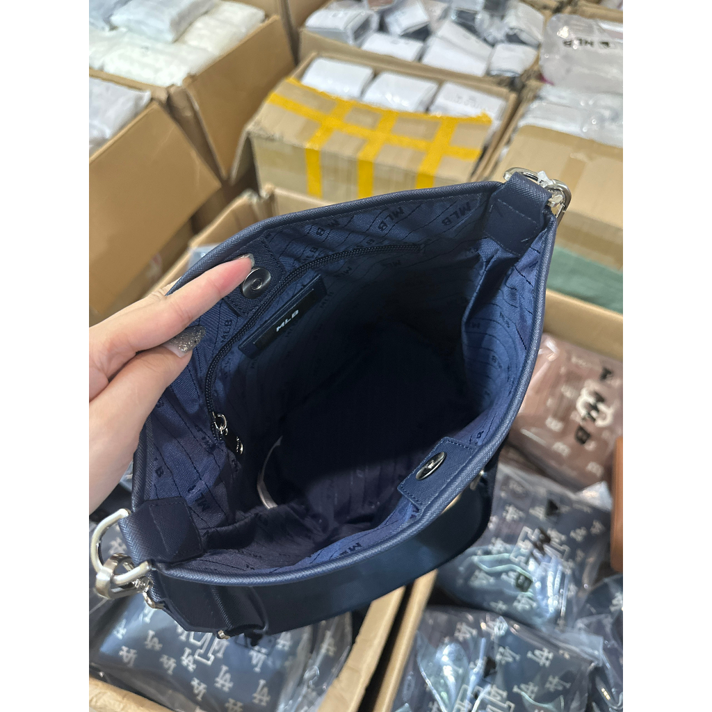 Túi đeo chéo MLB mẫu mới size 23*18*14cm mẫu mới