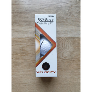 Hộp 3 bóng golf Titleist kèm tee, mới 100%