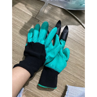 Găng tay làm vườn có móng cào