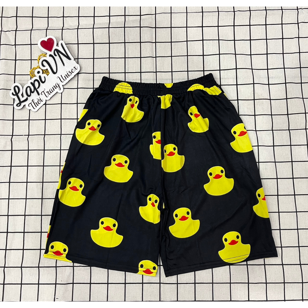 Quần Short Hoạt Hình Unisex In Hình Vịt Vàng, Freesize 38 đến 65kg, Chất Thun Co Dãn Tốt- Cami Fashion