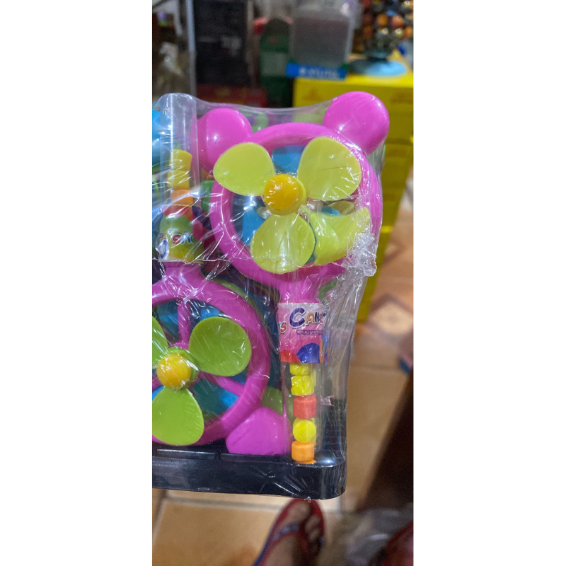 Sỉ vỉ 30 chiếc quạt chong chóng kèm kẹo xê trái cây