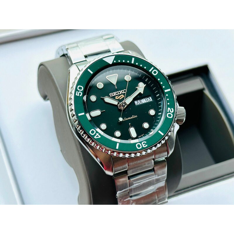 Đồng hồ nam dây thép Seiko 5 Sport Automatic Green SRPD63K1
